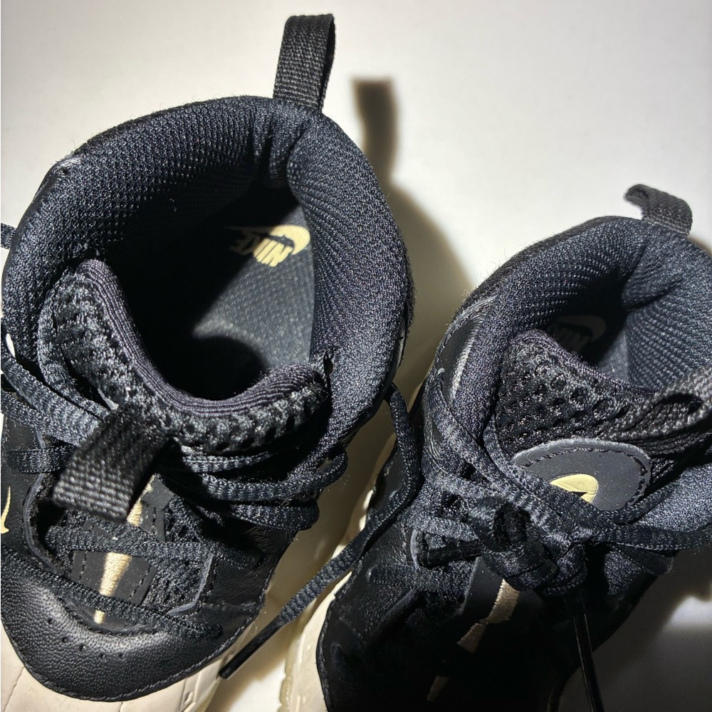 Nike Kids Black and Cream Sneakers - Picture 5 of 6